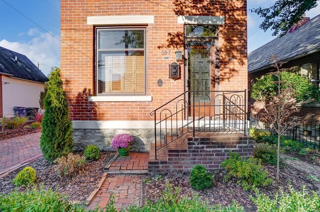 Building Photo - 557 S Grant Ave