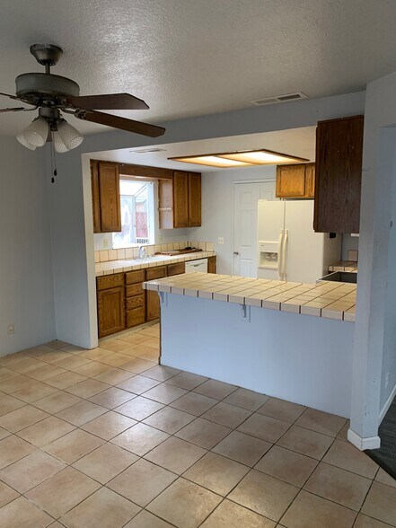 Kitchen has new GE Stove and Microwave, & fan - 1638 Schooner Ct