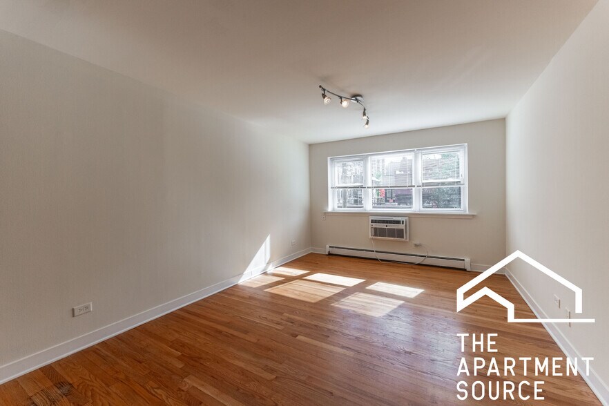 Primary Photo - 628 W Wrightwood Ave