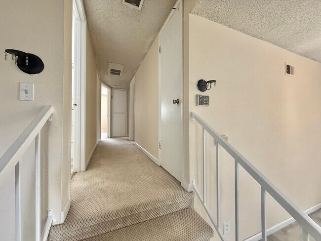 Building Photo - SOUTH SAN JOSE - Warm and Inviting condo in desirable neighborhood