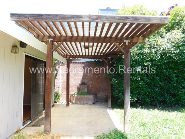 Building Photo - 7452 Santa Susana Way