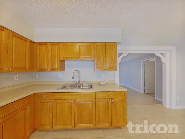 Building Photo - 1440 Overlea St