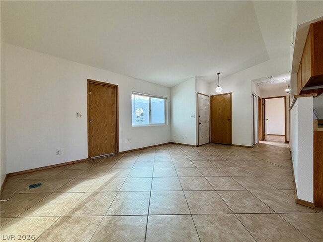 Building Photo - 525 Close Ave