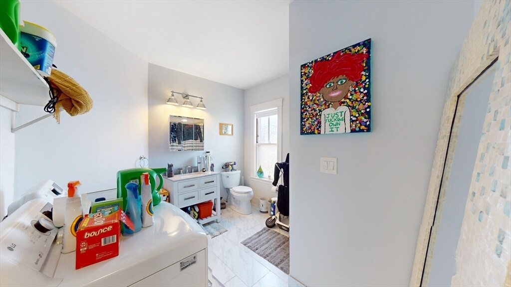 Building Photo - 70 Hudson St