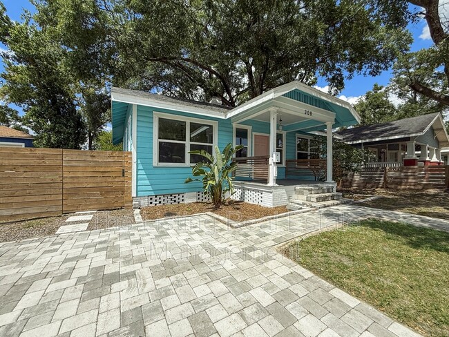 Building Photo - 308 E Hanna Ave