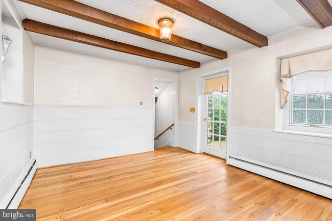 Building Photo - 607 E Wheel Rd