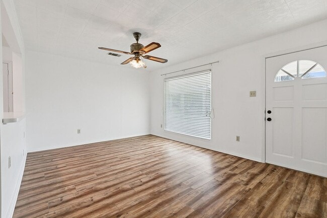 Building Photo - 309 W Tish Dr