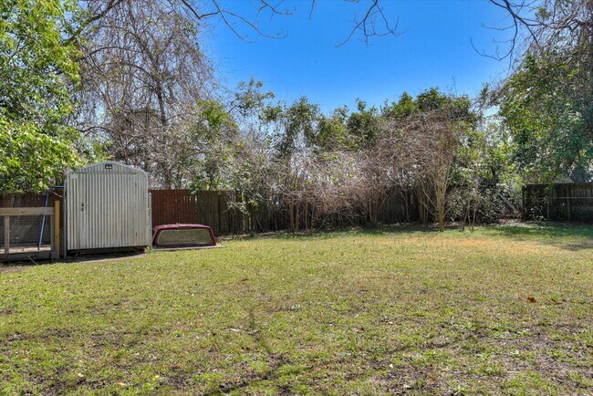 Building Photo - 126 Horry St SE