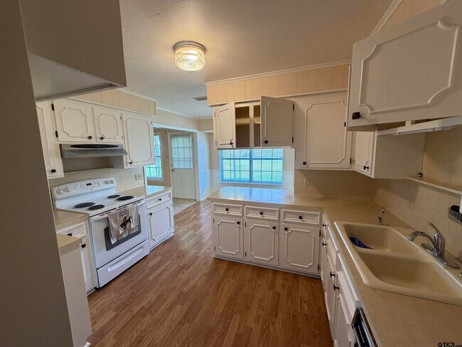 Building Photo - 1311 Larkspur Ln