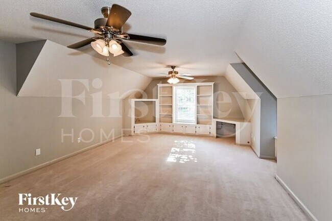 Building Photo - 1217 Pin Pointe Dr