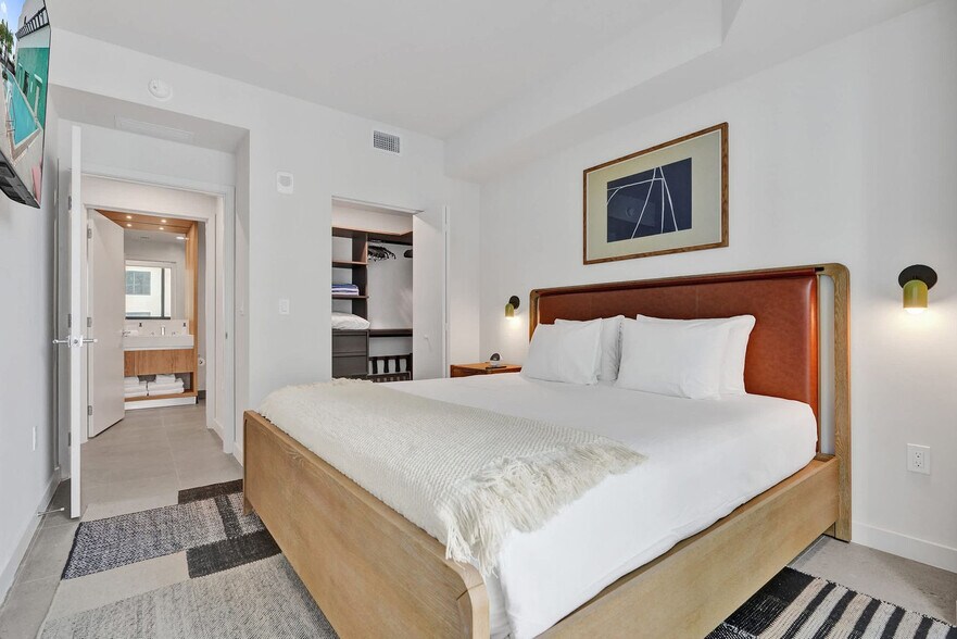 Building Photo - 11 NE 6th St