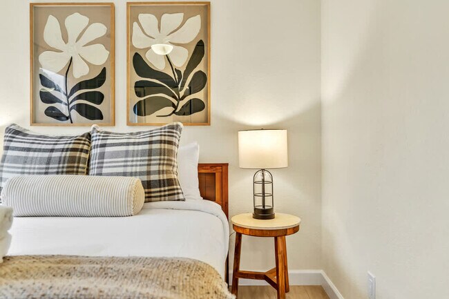 Building Photo - 4853 Twain Ave