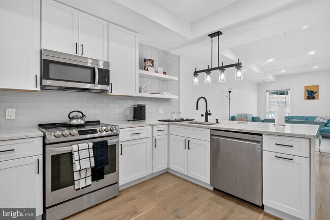 Building Photo - 927 Kennedy St NW