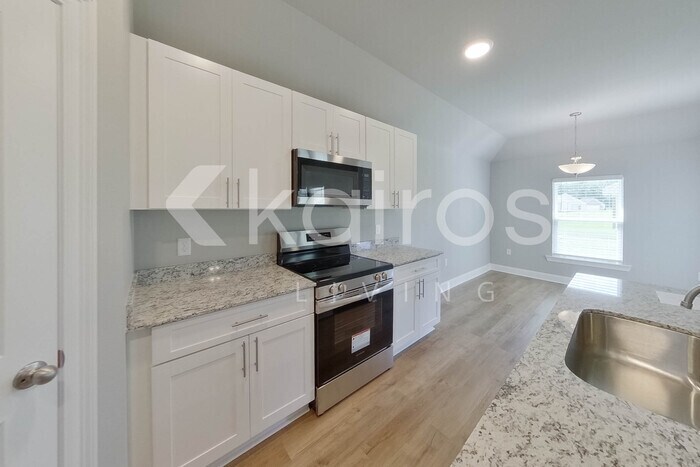 Building Photo - 13778 Pinyon Dr
