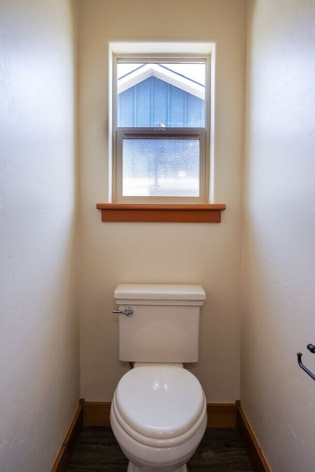 Building Photo - One Month's Free Rent