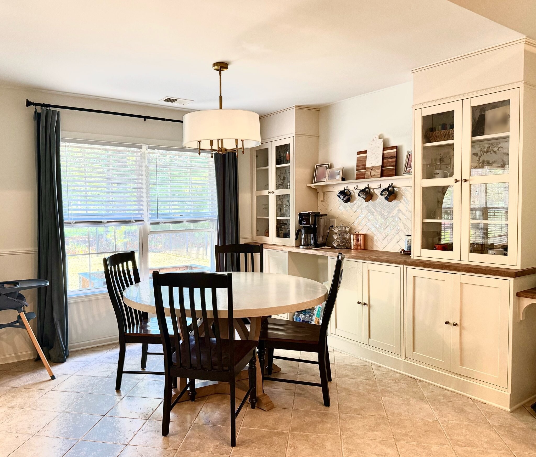 Building Photo - 250 Vesta Dr