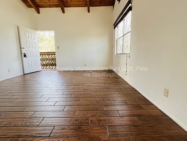 Building Photo - 805 St Petersburg Dr W