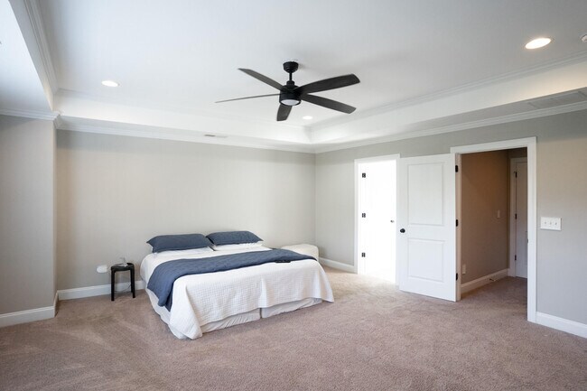 Building Photo - 657 Tree Top Trl