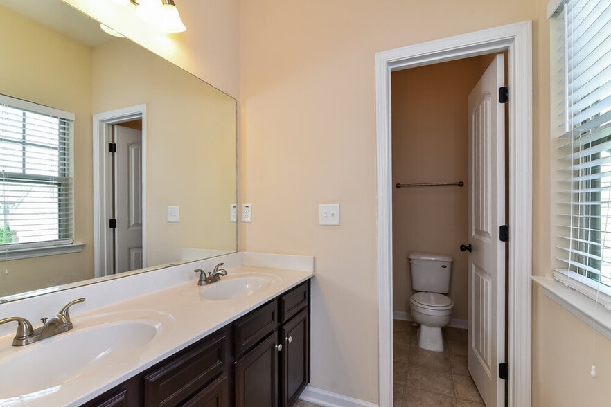 Building Photo - 4270 Arch Pass