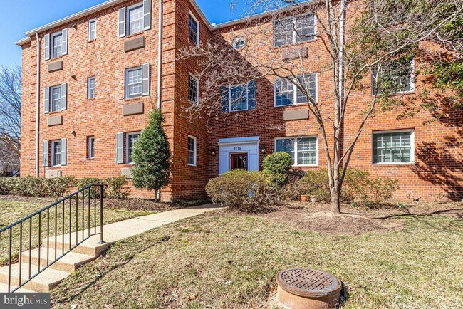 Building Photo - 1716 W Abingdon Dr