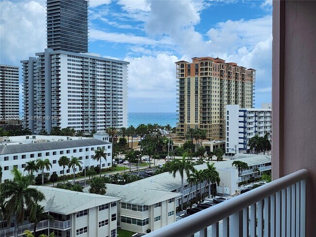 Building Photo - 3161 S Ocean Dr