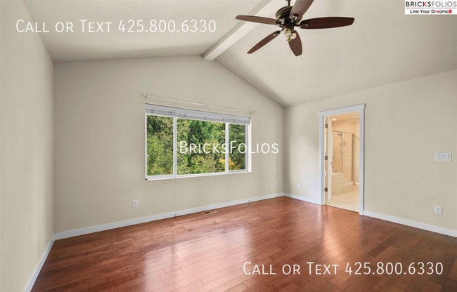 Building Photo - 10550 Sheridan Cres NE