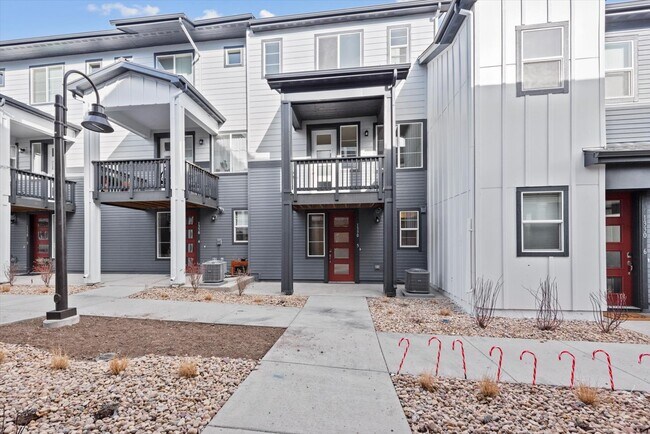 Building Photo - 1330 Hoyt St