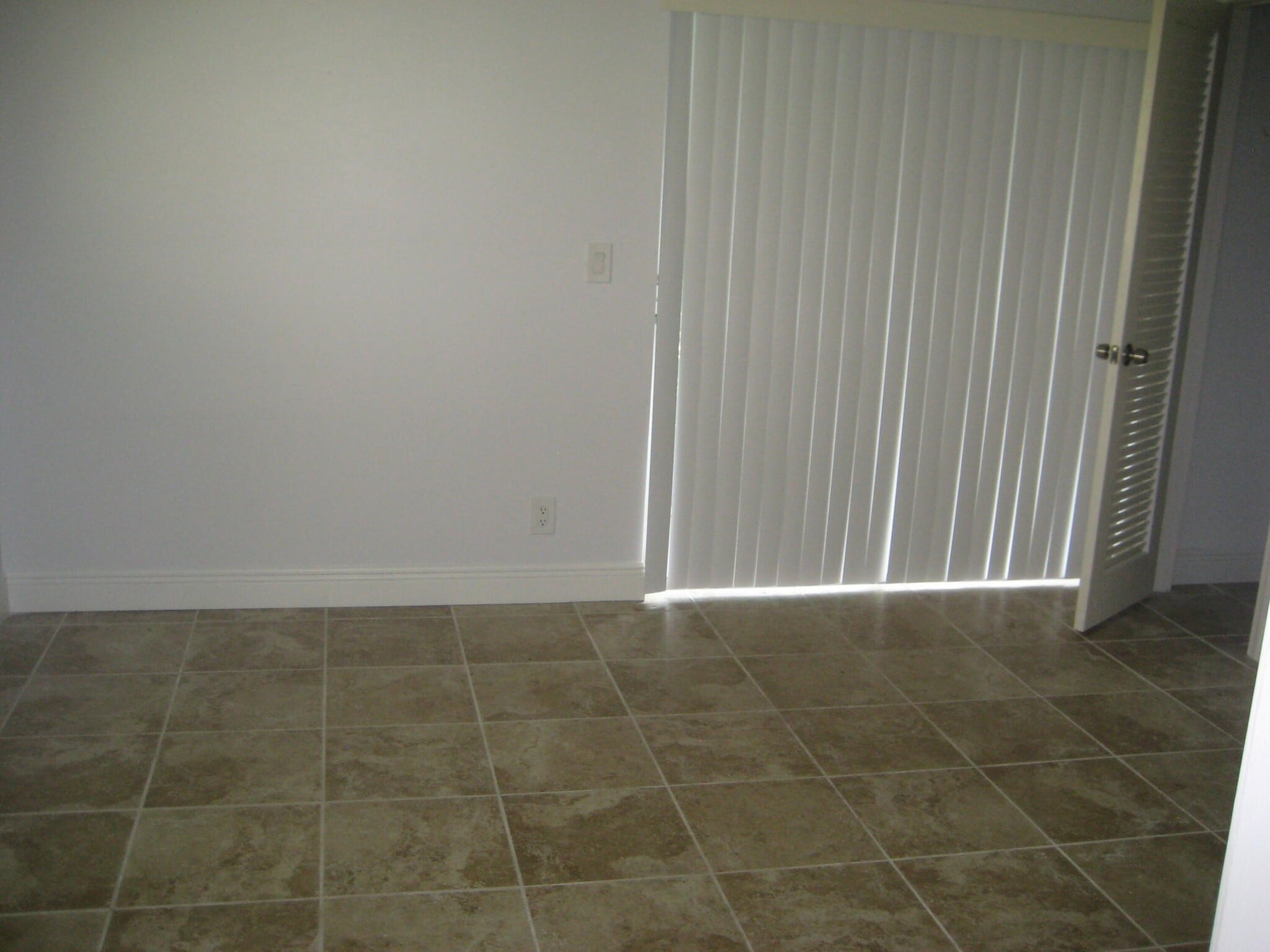 Building Photo - 210 Horizons E