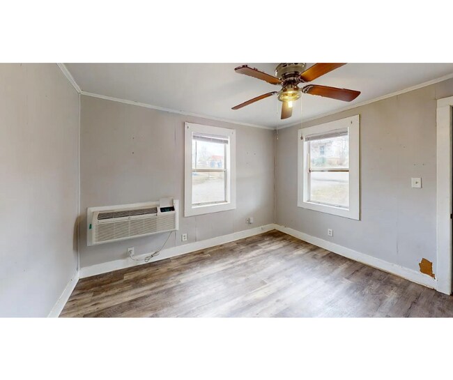 Building Photo - 13th Street