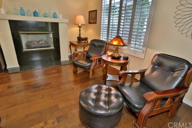 Building Photo - 322 5th St