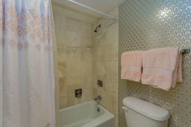Building Photo - 5188 Woodland Lakes Dr