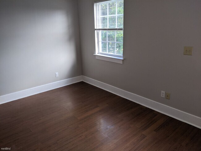 Building Photo - 3 br, 2 bath House - 1021 West Victory Drive