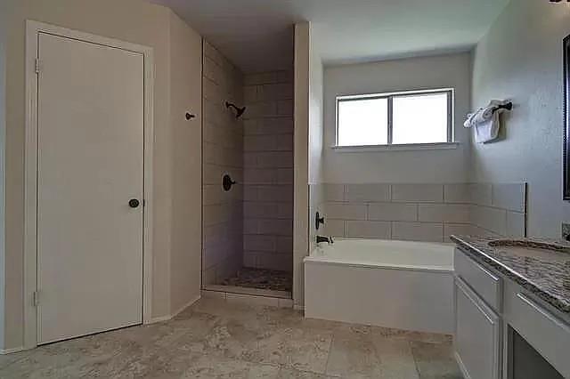 Building Photo - 16704 Sabertooth Dr