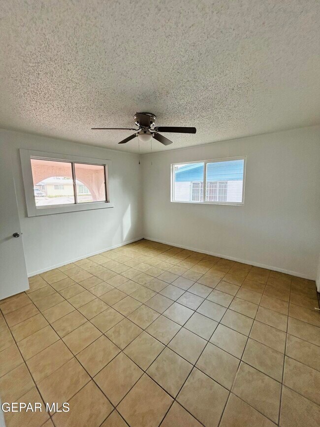 Building Photo - 805 Chile Pl