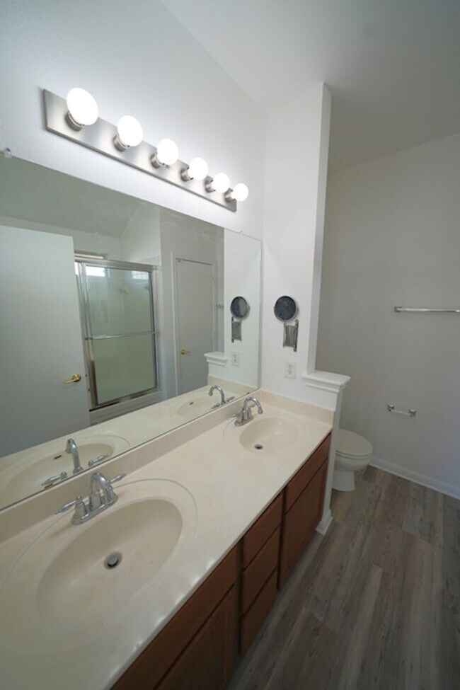 Building Photo - Beautifully Renovated Home Now Available in Converse.  Realtor Commission: $500