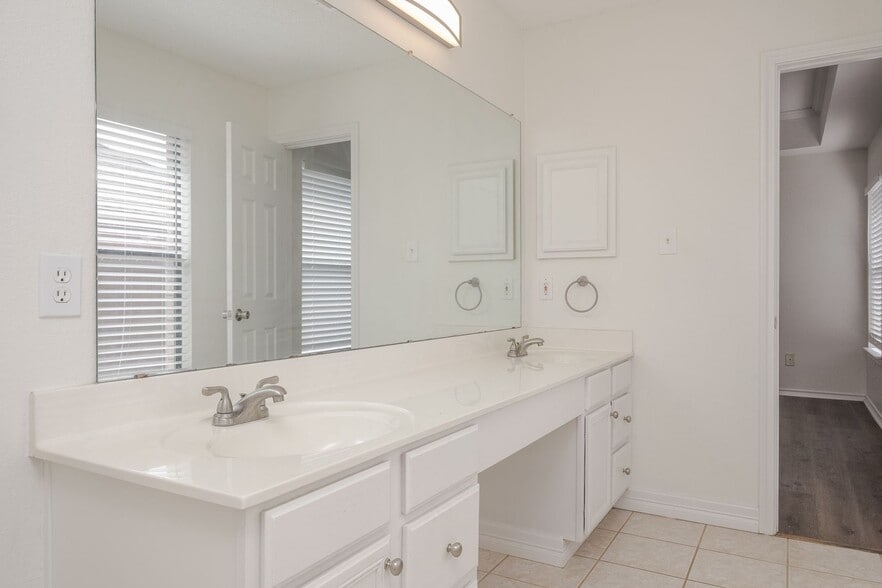 Building Photo - 6410 Nottoway Ct