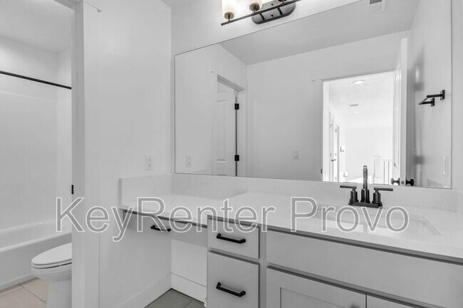 Building Photo - 275 N 600 W