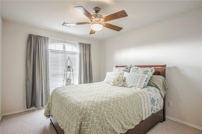 Building Photo - 4869 Del Aire Dr