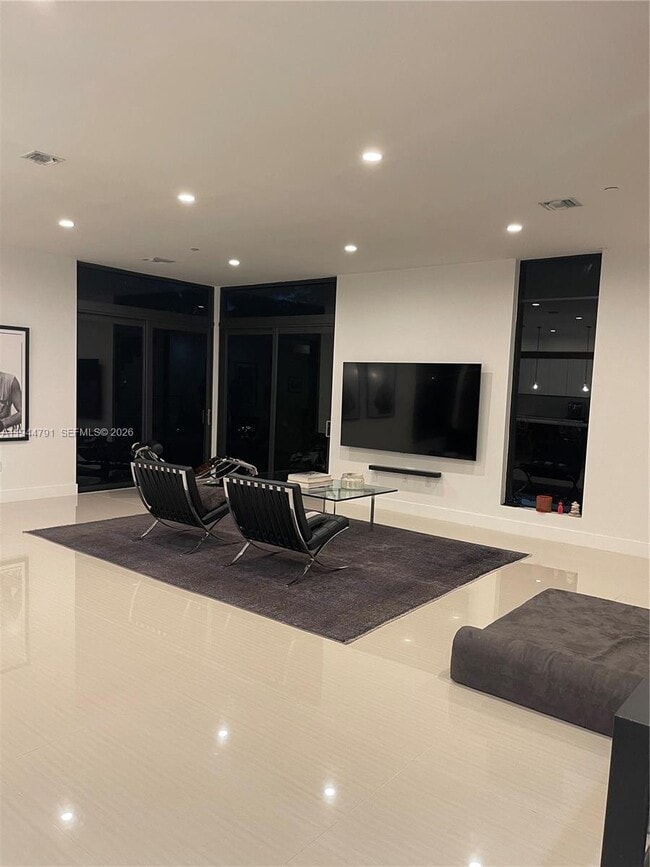 Building Photo - 909 NE 16th Terrace