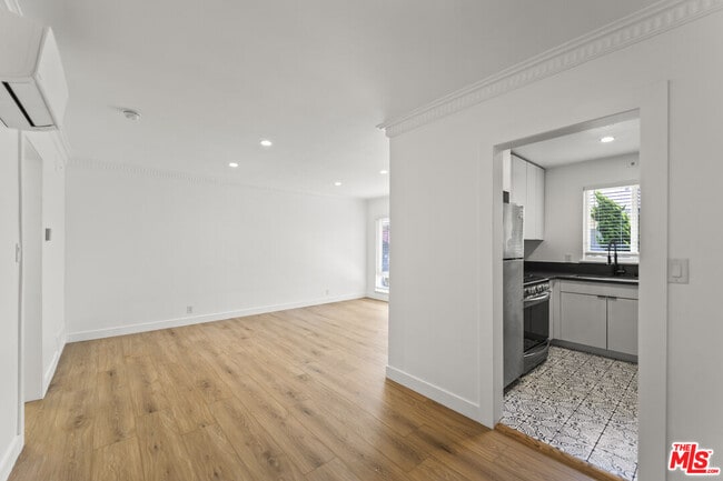 Building Photo - 943 2nd St