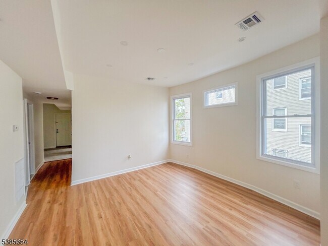 Building Photo - 261 22nd St