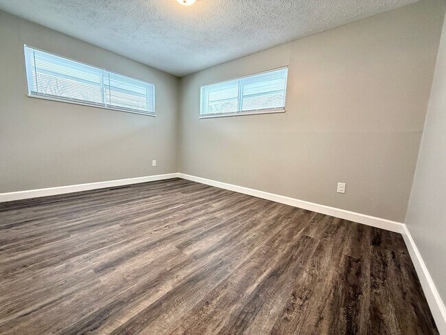 Building Photo - 309 Lesher Dr