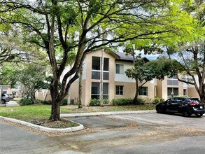 Building Photo - 9755 Westview Dr