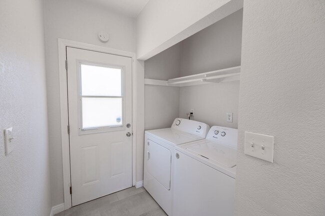 Building Photo - Beautifully updated 2 bed, 2 bath single-family home in Logan Heights