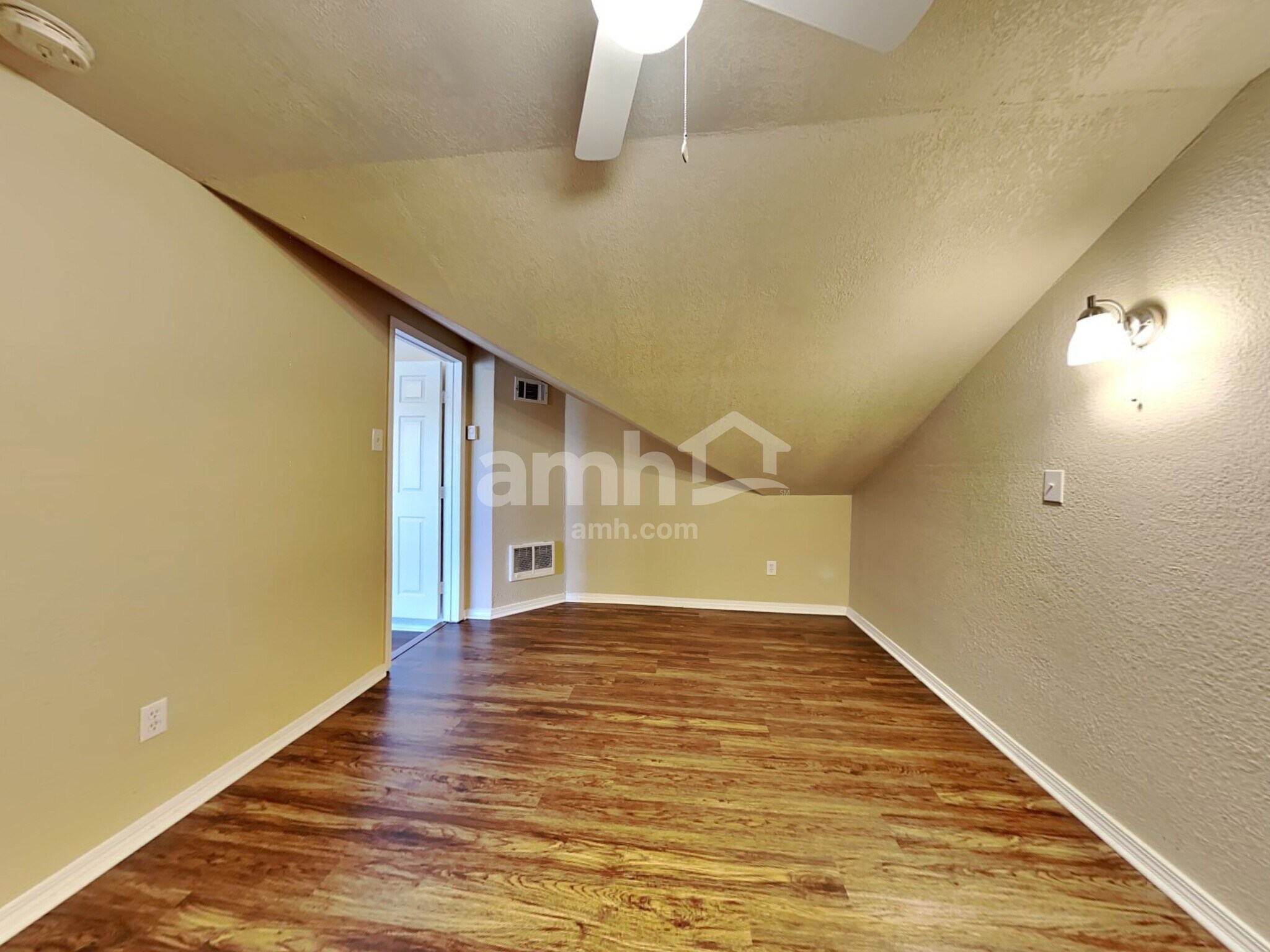 Building Photo - 421 Hackberry Dr