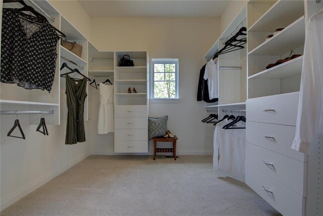 Building Photo - 3328 Pace Dr