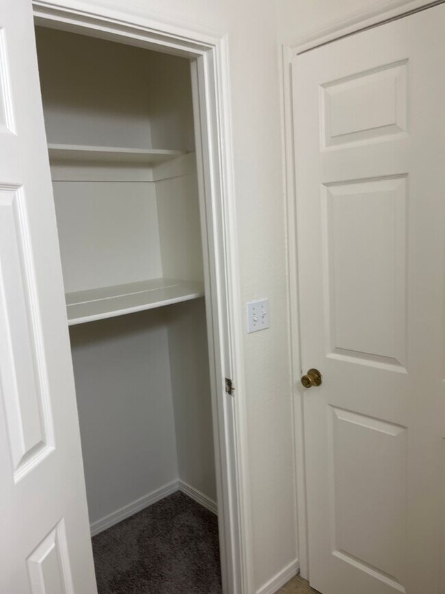 Building Photo - 3114 Oak Ln