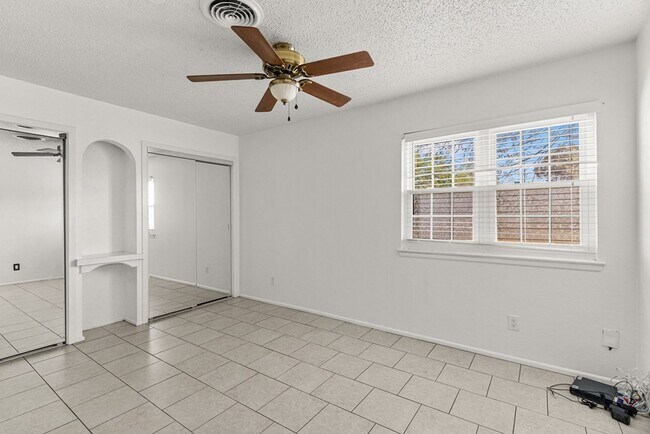 Building Photo - 5000 Buffalo Ave