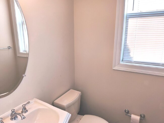 Building Photo - Luxurious Single-Family Home in Vibrant One Loudoun!