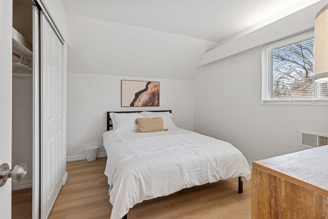 Building Photo - 3720 Greengrass Dr